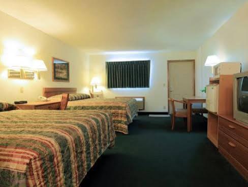 Americas Best Value Inn Suburban Emmetsburg Exterior photo