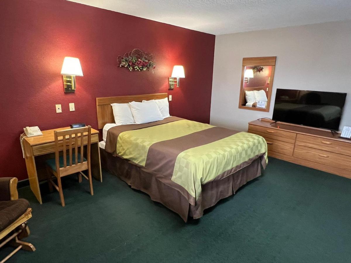 Americas Best Value Inn Suburban Emmetsburg Exterior photo