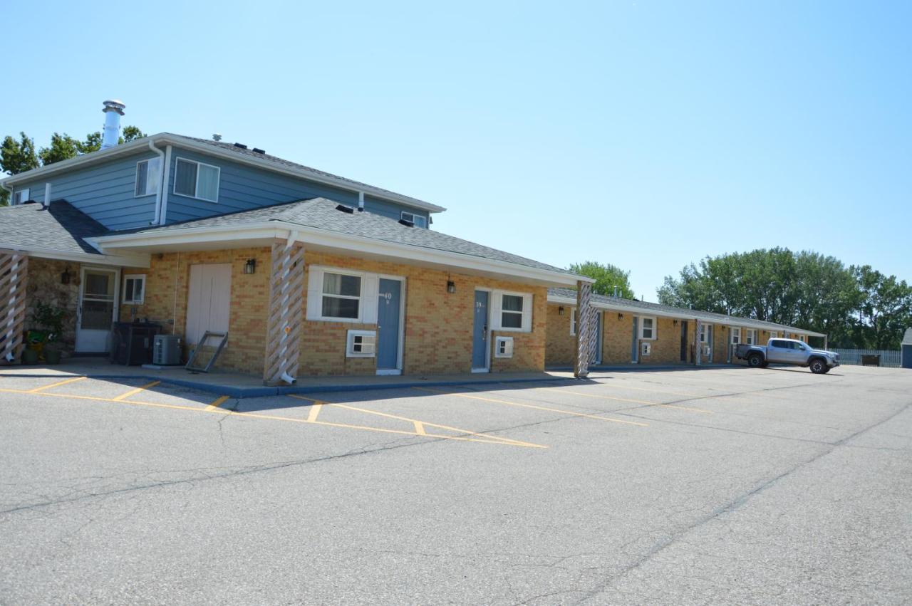 Americas Best Value Inn Suburban Emmetsburg Exterior photo