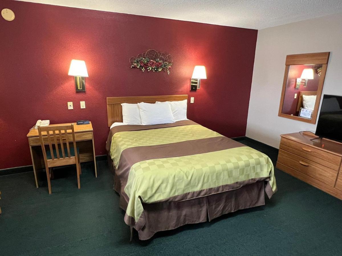 Americas Best Value Inn Suburban Emmetsburg Exterior photo