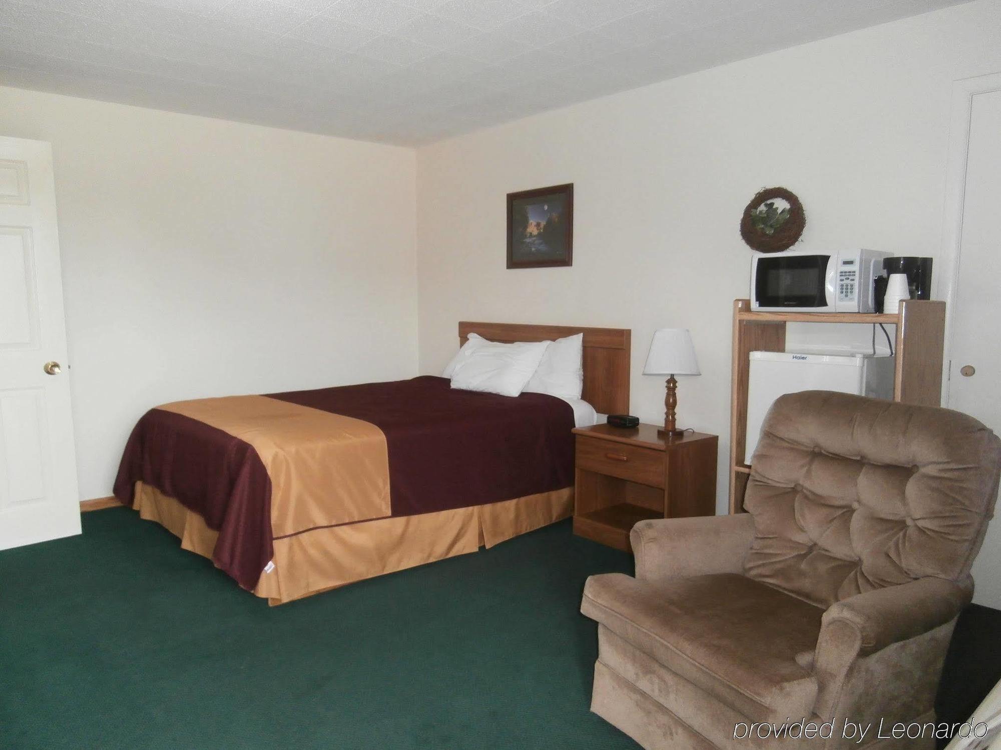 Americas Best Value Inn Suburban Emmetsburg Exterior photo